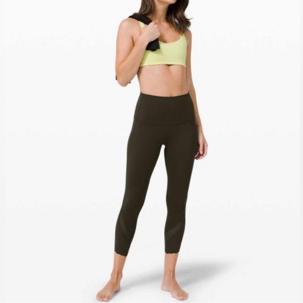 Like New Scalloped Leggings